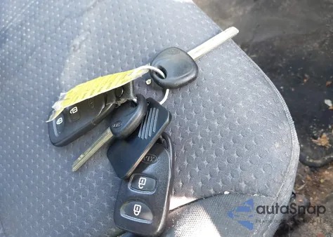 2011 Kia Sorento Lx z USA, uszkodzony, nr VIN 5XYKT3A16BG085402